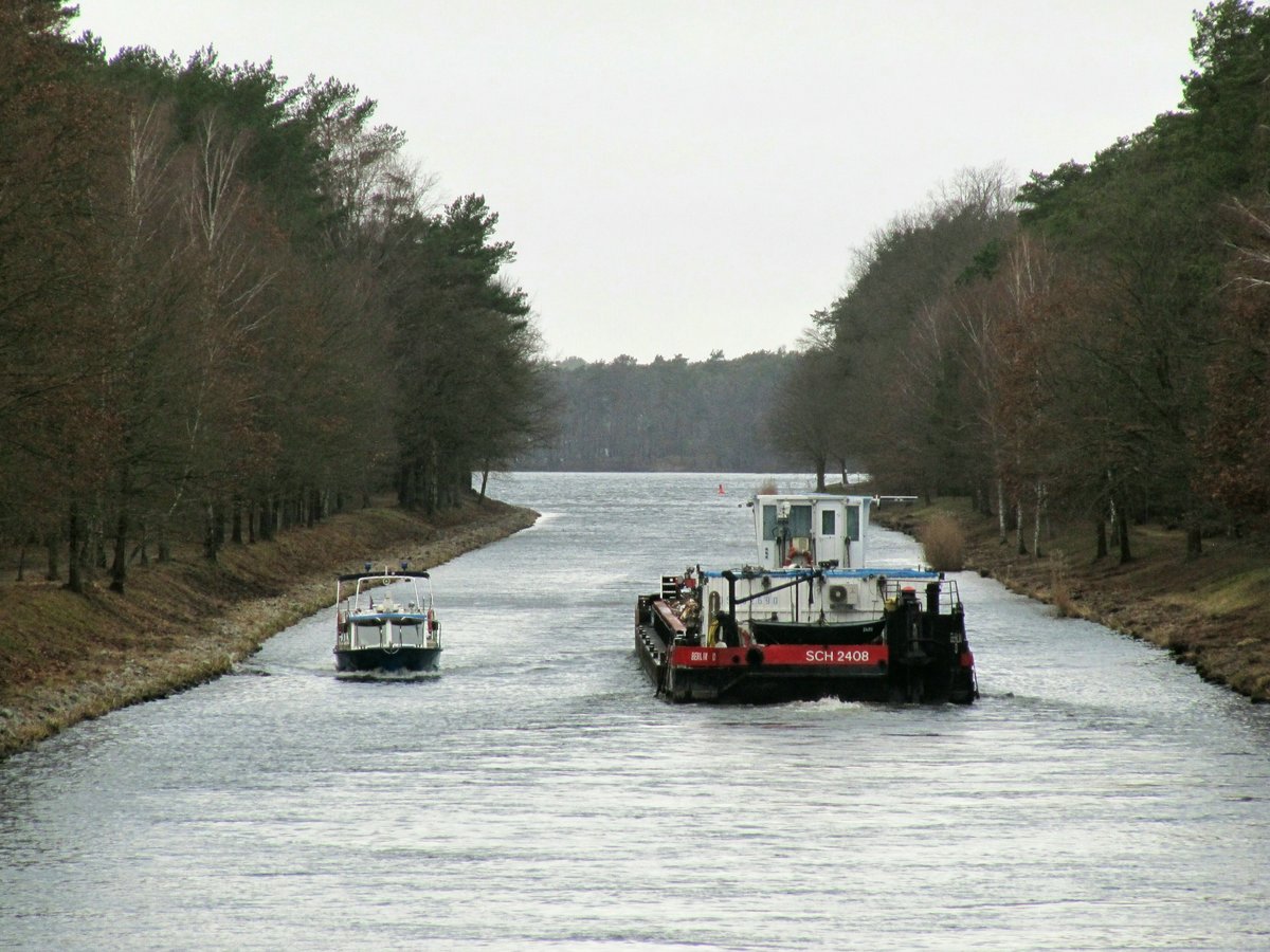 Schubboot SCH 2408 (05602690) begegnete am 04.02.2020 im Oder-Spree-Kanal zw. Schmöckwitzwerder und dem Seddinsee zu Tal einem Boot der Wasserschutzpolizei.