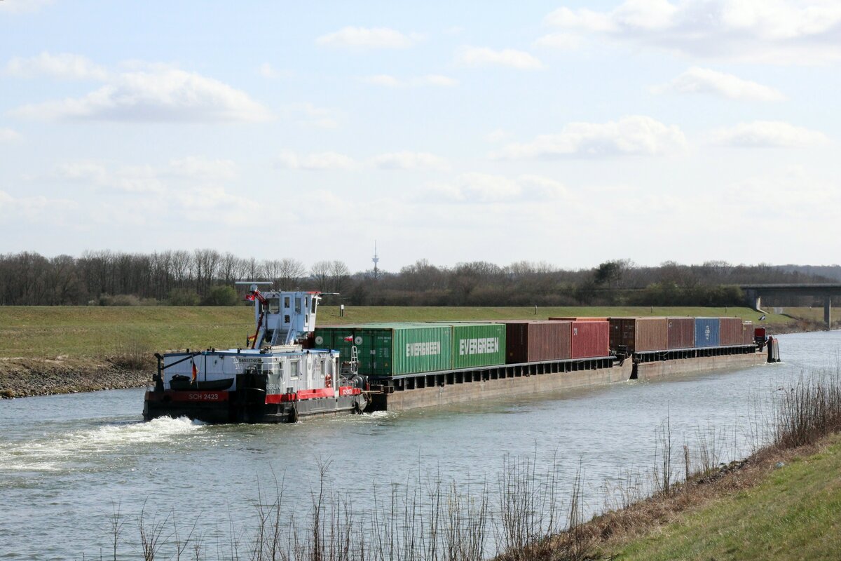 Schubboot  SCH 2423  (04031740 , 16,50 x 8,16m) schob am 29.03.2022 seinen Verband im  ELBE-SEITENKANAL  Höhe km 109 Richtung Schiffshebewerk Scharnebeck zu Berg.