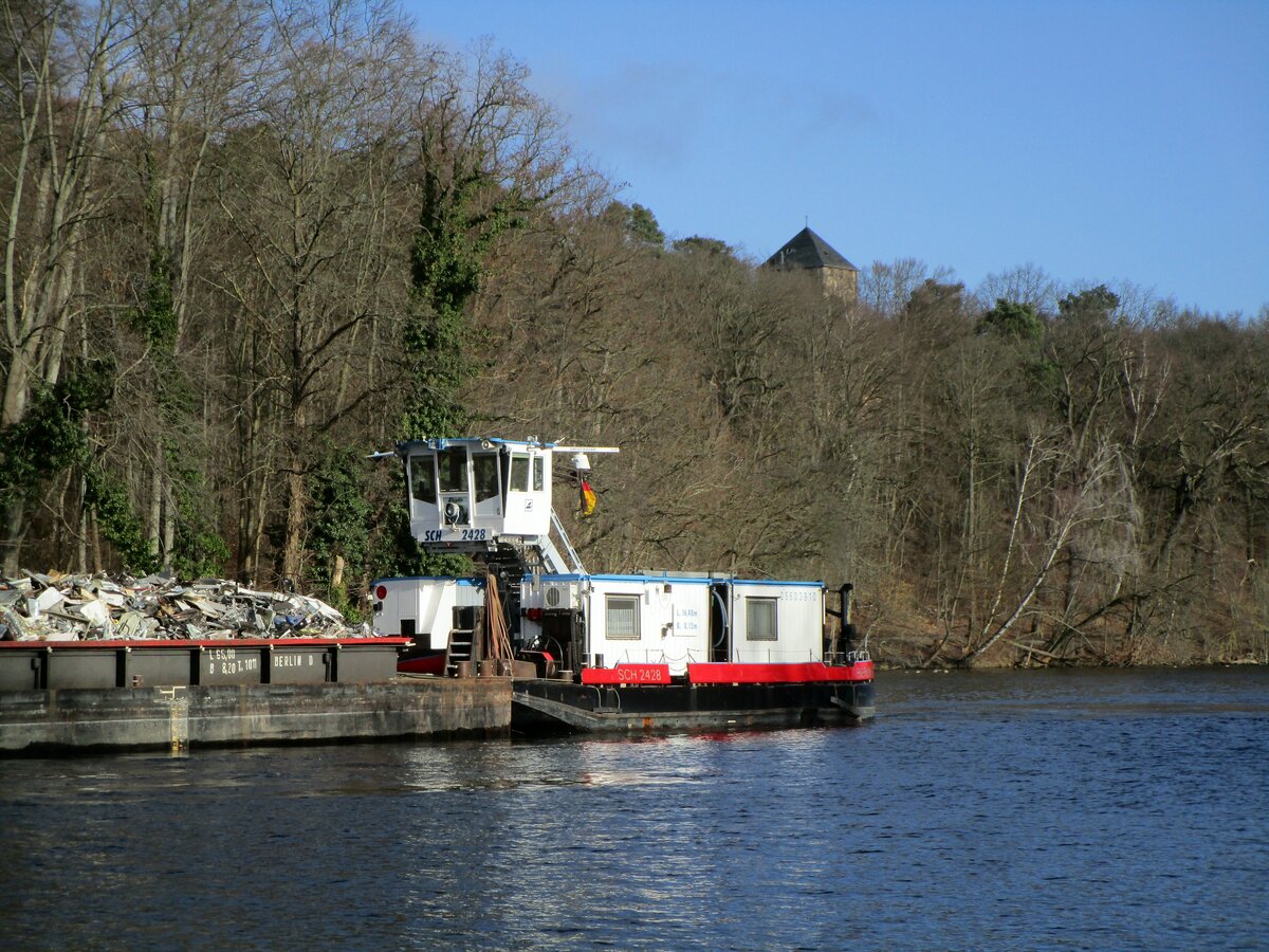 Schubboot  SCH 2428  (05603910 , 16,48 x 8,12m) am 28.01.2022 im  TELTOWKANAL  oberhalb der Schleuse Kleinmachnow zu Tal.