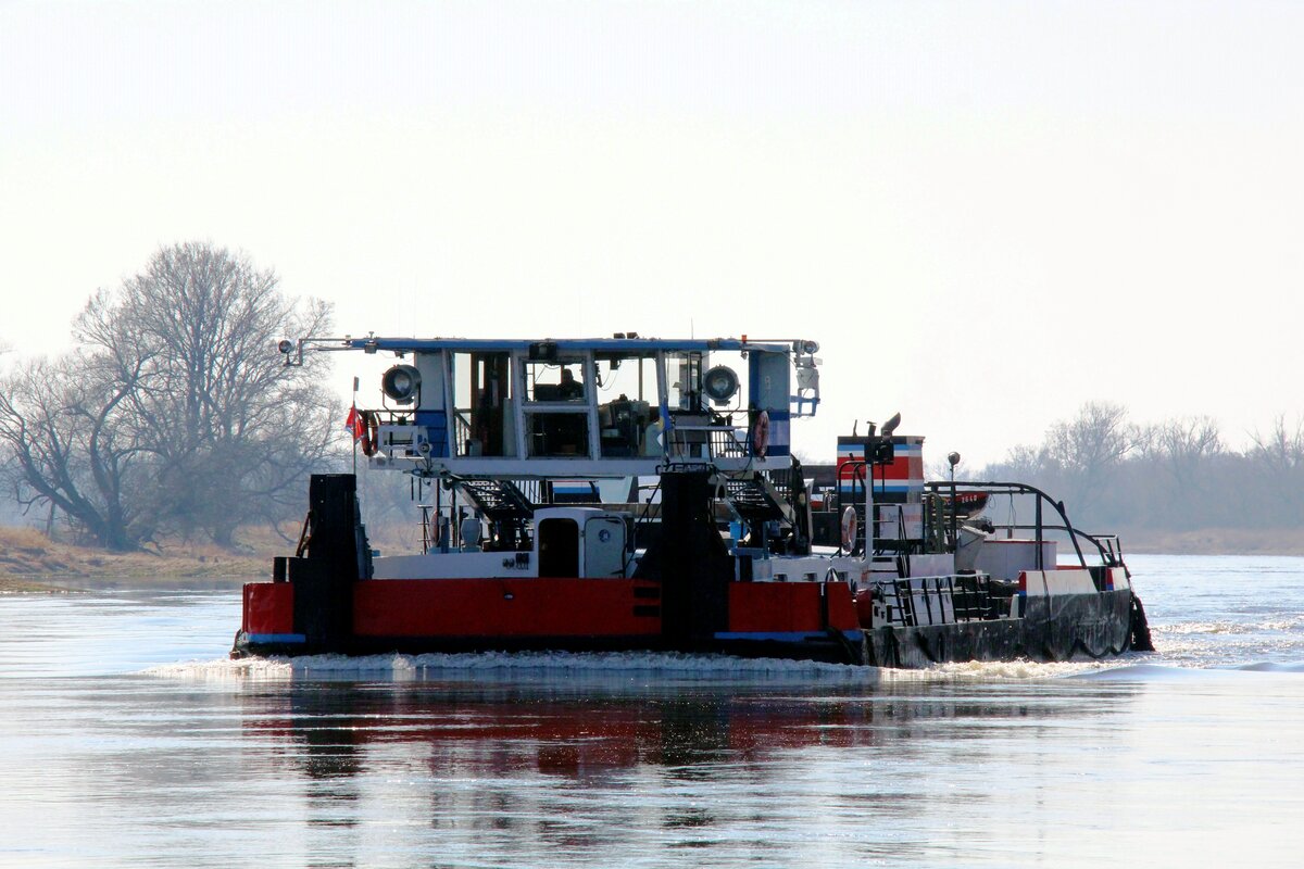 Schubboot  SCH 2640  (05604520 , 28,56 x 10,02m) am 23.03.2022  auf  ELBE- Bergfahrt Höhe km 230,.. zw. Coswig (Anhalt) und Griebo.