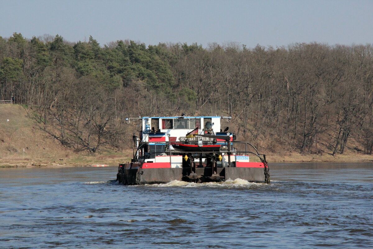 Schubboot  SCH 2640  (05604520 , 28,56 x 10,02m)  am 23.03.2022 auf  ELBE-Bergfahrt  Höhe km 230 zw. Coswig (Anhalt) und Griebo.