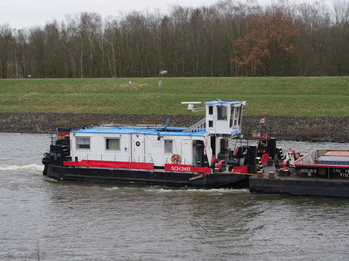 Schubboot SCH2413, Berlin ENI 05602720 mit drei Schubleichter (nicht im Bild): 05604910, 05800930, 05607670 auf dem Elbe-Seitenkanal Kurs Scharnebeck,; Artlenburg, 08.02.2020
