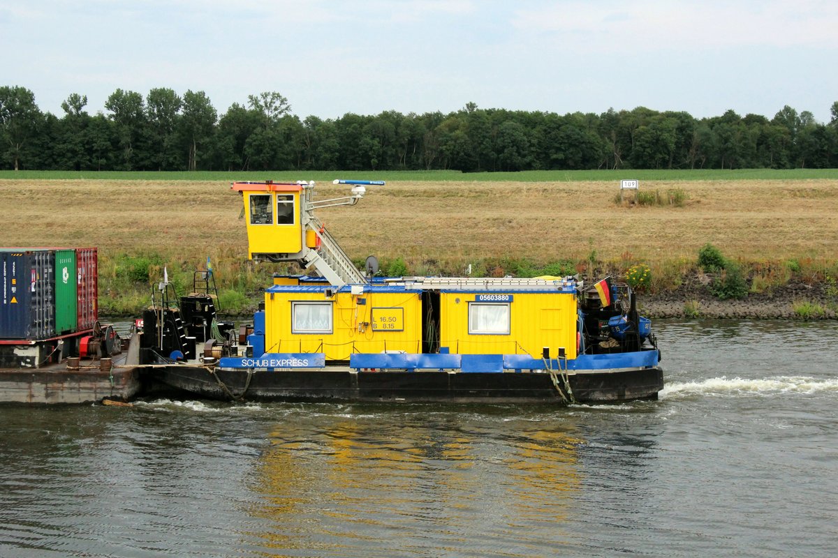 Schubboot Schub Express 25 (05603880 , 16,50 x 8,15m) am 18.07.2019 im Elbe-Seitenkanal am km 109 auf Talfahrt.