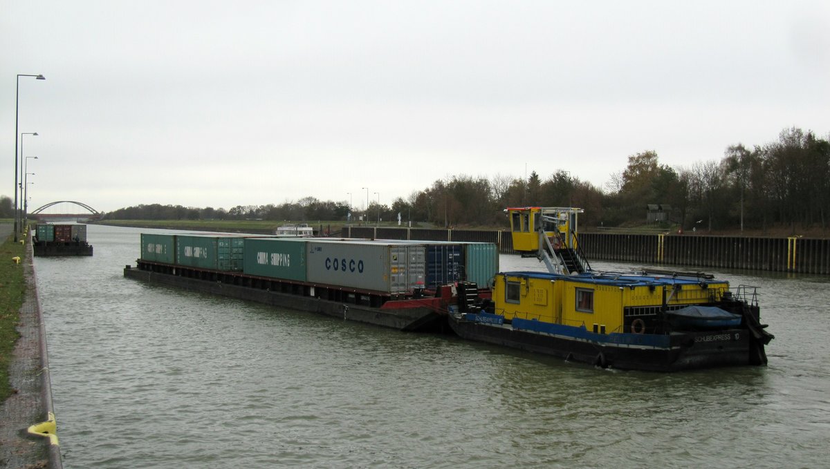 Schubboot Schubexpress 10 (0562700 , 16,50 x 8,15m) kam am 20.11.2016 aus dem Schiffshebewerk Scharnebeck und mußte seinen 2. Container-Leichter wieder ankoppeln. Danach ging die Fahrt im ESK weiter nach HH.