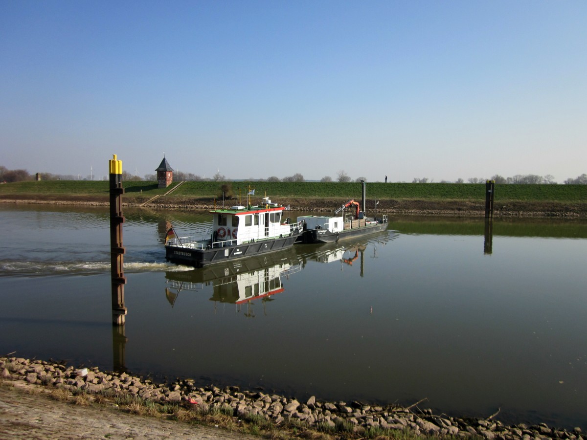 Schubboot Stadtbusch vom WSA Magdeburg beim Wendemanöver im Hafen von Tangermünde am 13.03.2014.