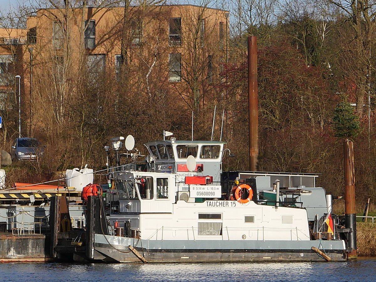 Schubboot TAUCHER 15 (ex Edfried) 05608090 Wilhelmshaven pausiert in Geesthacht; 02.01.2019
