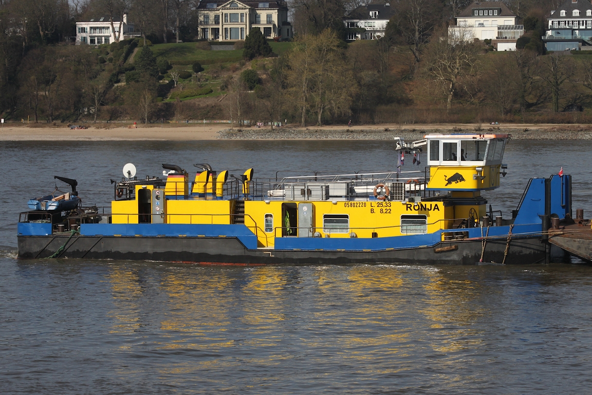 Schuber RONJA (ENI 05802220); Datum: 19.03.2026; Aufnahmeort: Elbe/Hafen Hamburg, Deutschland.