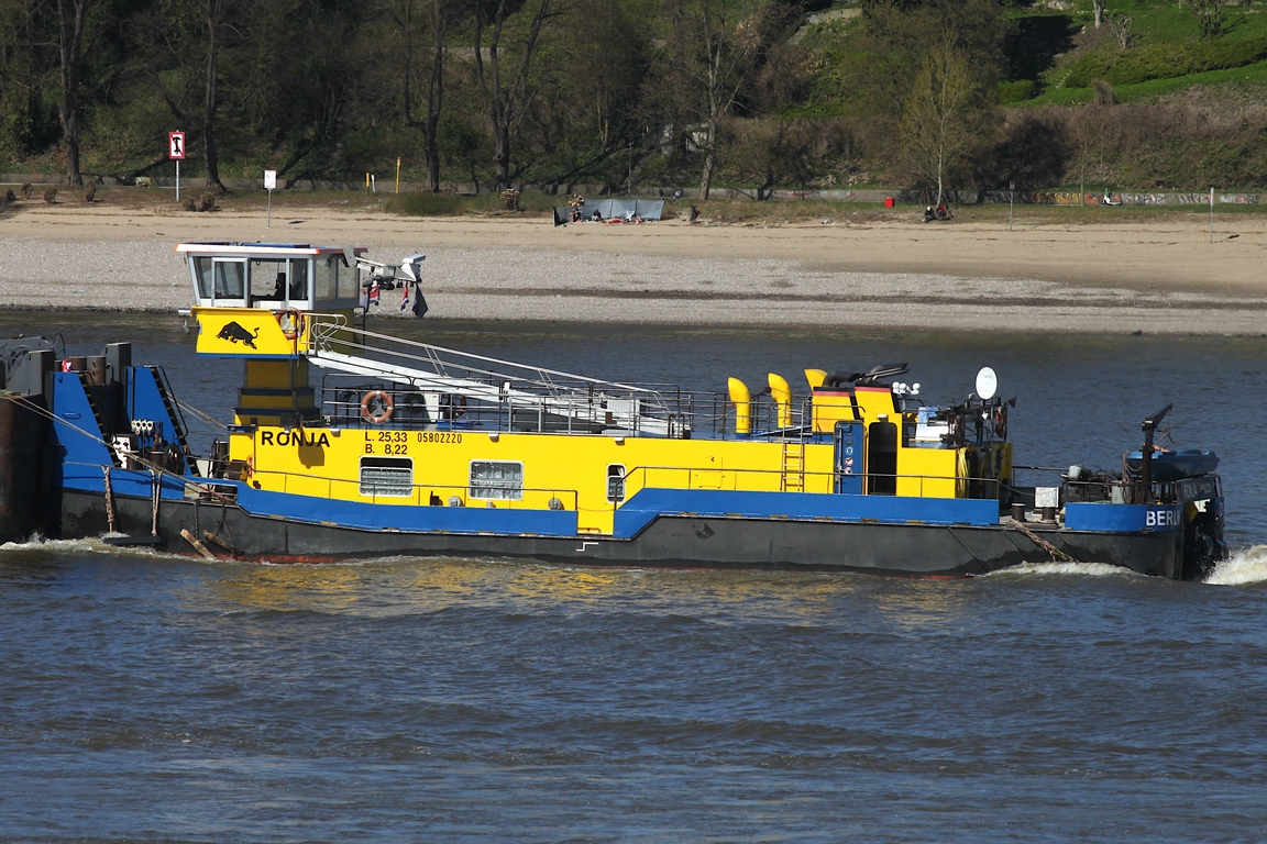 Schuber RONJA (ENI 05802220); Datum: 07.04.2026; Aufnahmeort: Elbe/Hafen Hamburg, Deutschland.