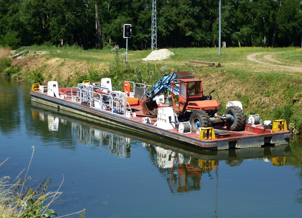 Schubprahm auf dem Colmar-Kanal, Juli 2016