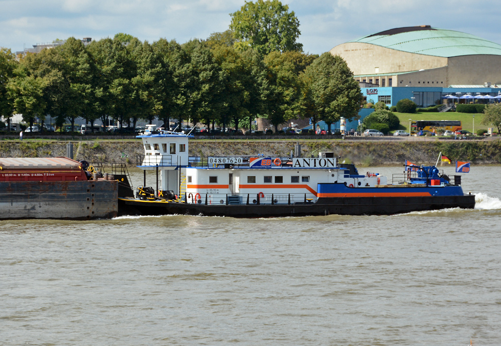 Schubschiff  Anton  auf dem Rhein in Bonn - 28.08.2014