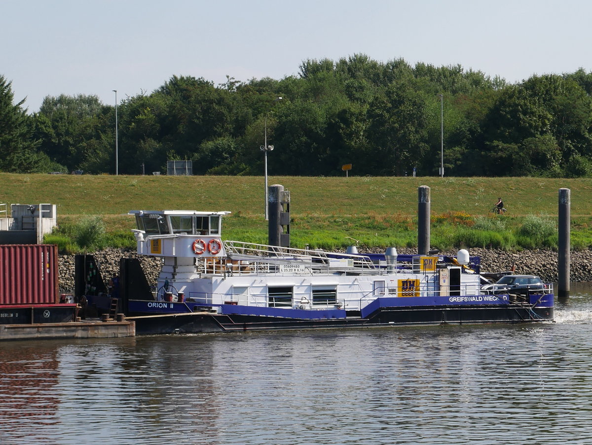 Schubschiff ORION II (ex SCH 2614) Greifswald-Wieck ENI 05609480 mit zwei GSL im unteren Schleusenkanal Geesthacht mit Kurs Hamburg; 25.07.2018
