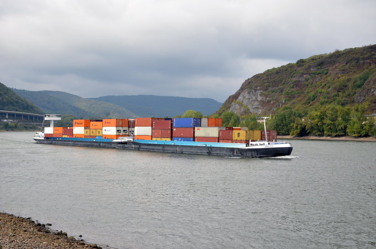 Schubschiffverband Circle mit Leichter Arctic,  zu Bergfahren bei  Andernach am 03.10.16.