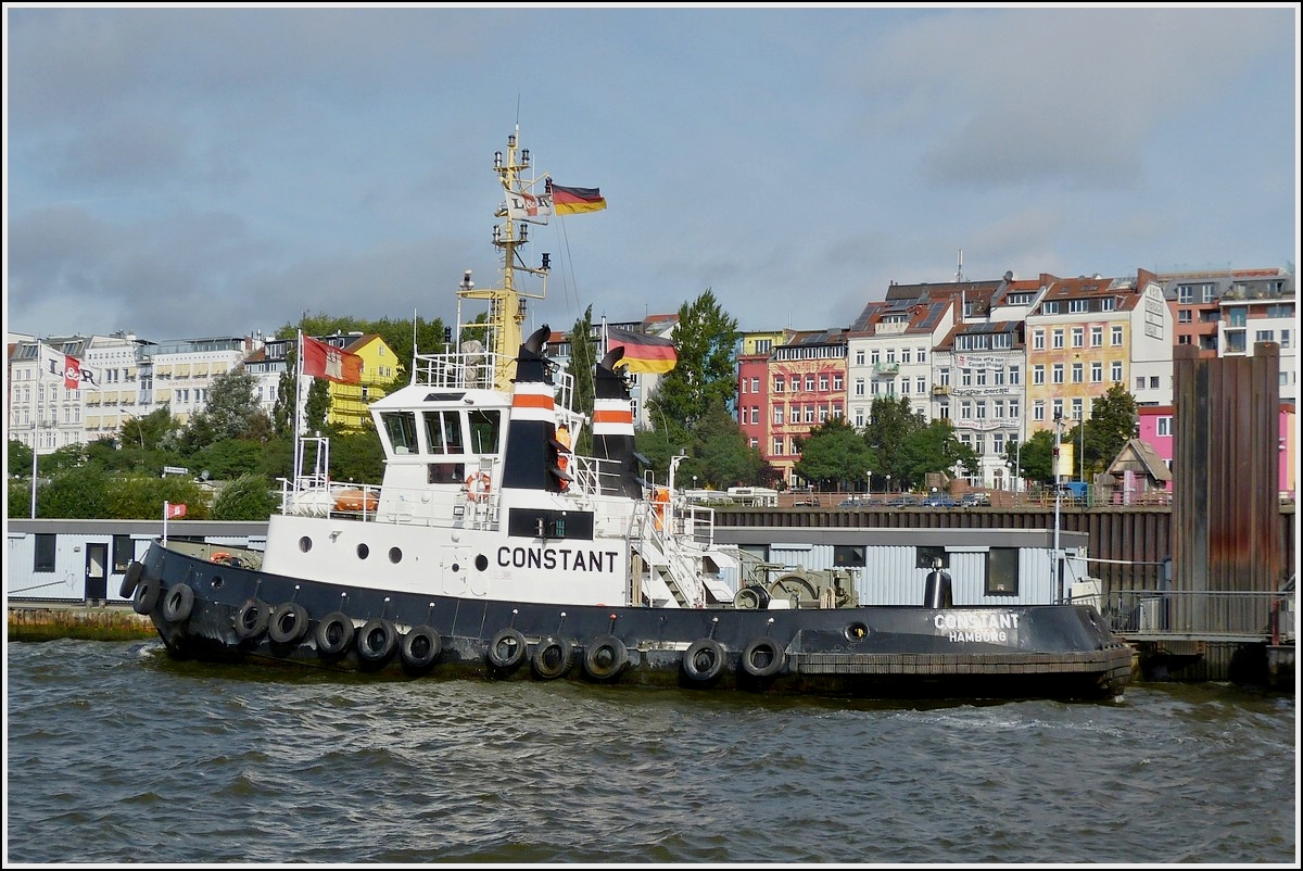 Schubschlepper Constant, Flagge DE, IMO 8701090, MMSI 211283410, L 28 m , B 9 m, aufgenommen whrend einer Hafenrundfahrt im Hafen von Hamburg.