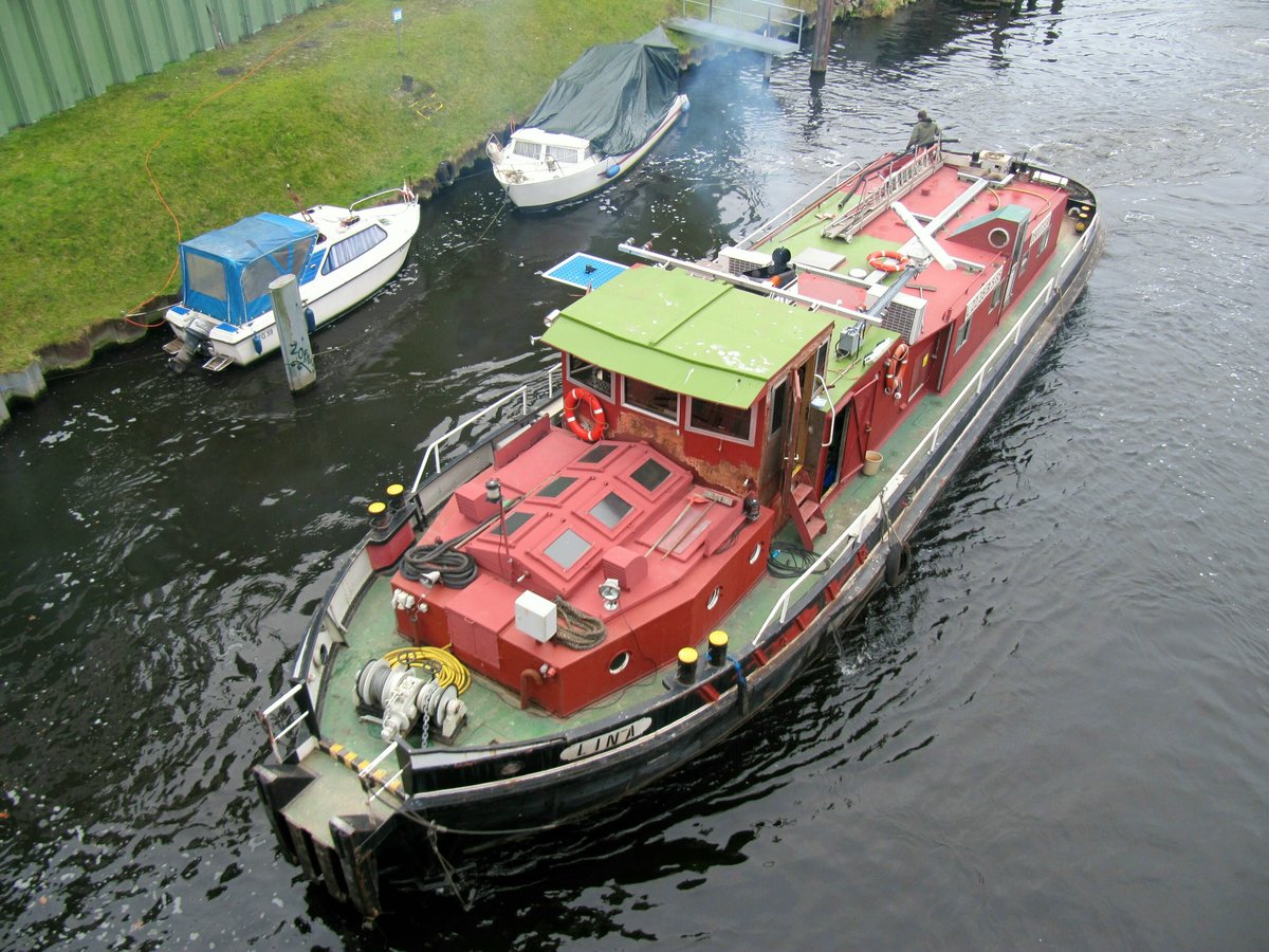 Schubschlepper Lina (05017330 , 22,35 x 5,85m) legte am 14.01.2020 nach dem Übernachten unterhalb der Wilhelm-Borgmann-Brücke im Teltowkanal ab um diesen zu Berg zu Befahren.