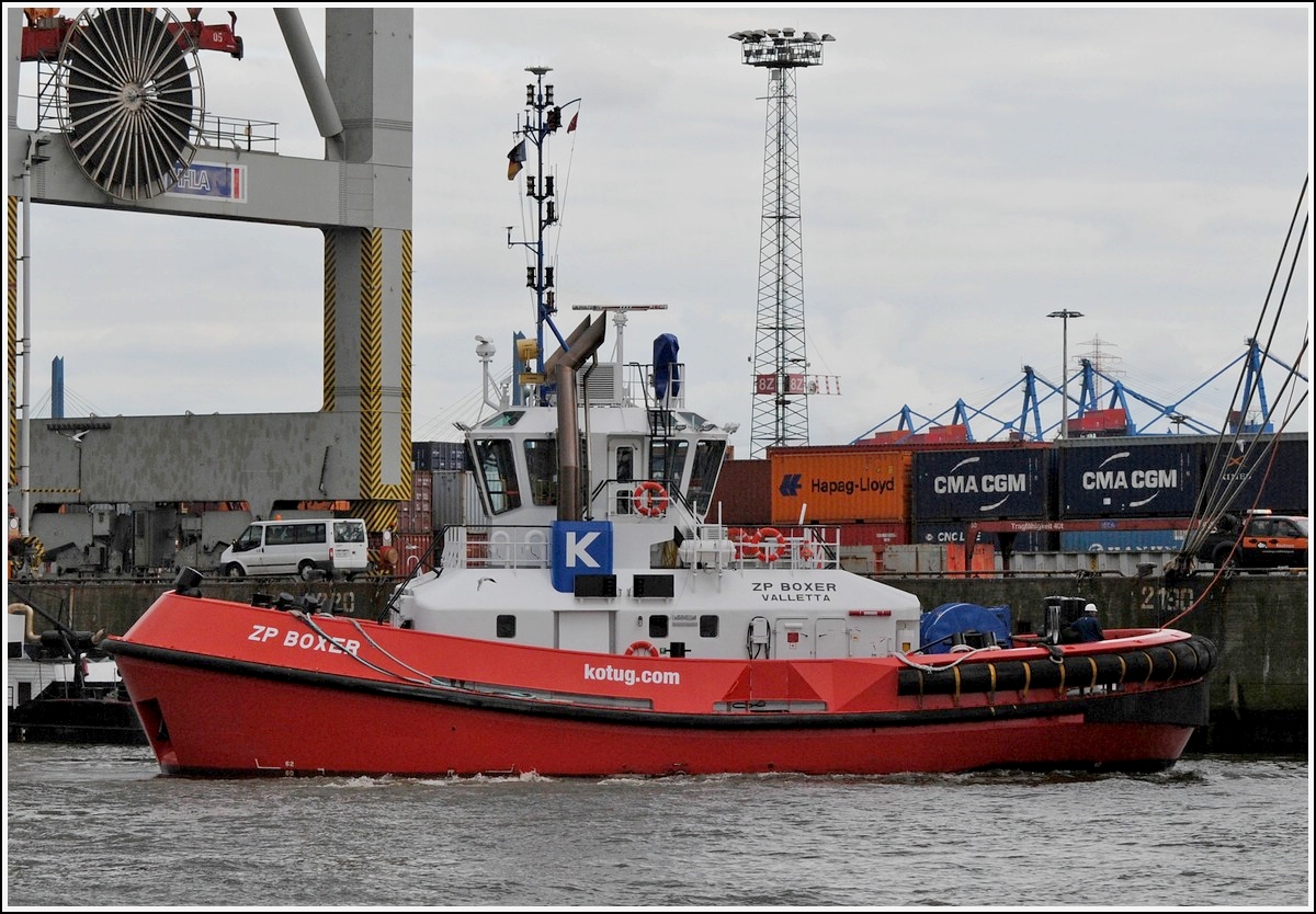 Schubschlepper ZP Boxer, Flagge Malta, IMO 9597355, MMSI 22929500, L 24 m, B 12 m, hat ein Schiff am Hacken und mu warten bis die Fahrrinne frei ist. 21.09.2013