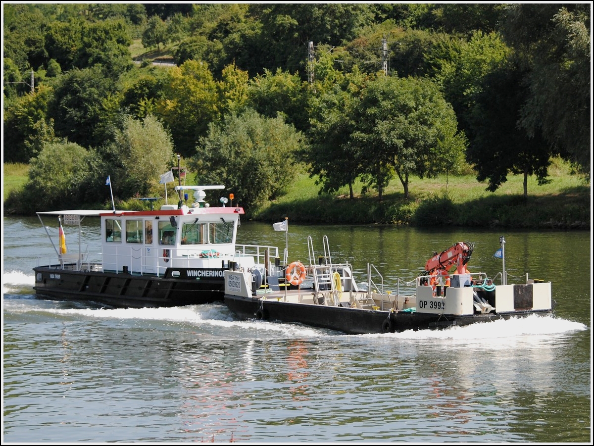 Schubverband des WSA Trier  WINCHERINGEN  mit einem Prahm OP 3992, aufgenommen am 21.08.2013 nahe der Schleuse von Grevenmacher.