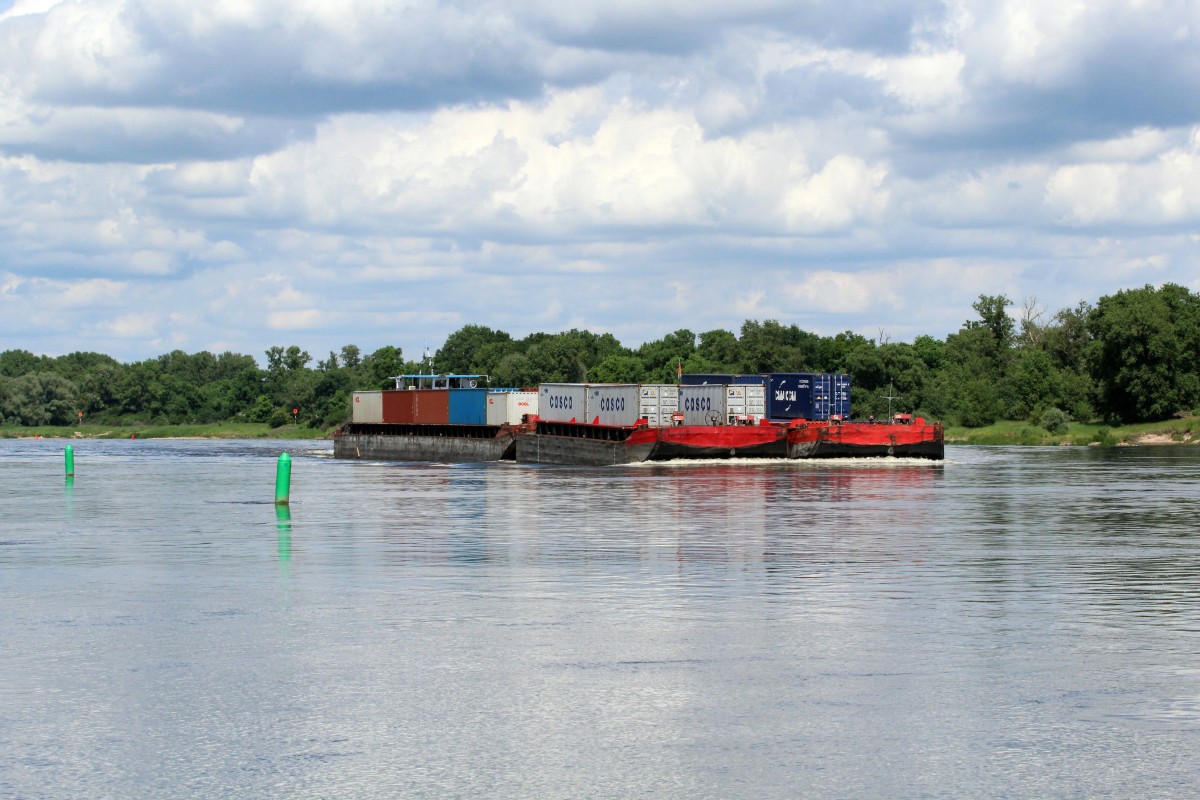 Schubverband der Deutschen Binnenreederei mit SCH 2637 (05800980) und 4 SLern am 24.05.2014 auf der Elbe zu Berg bei Storkau