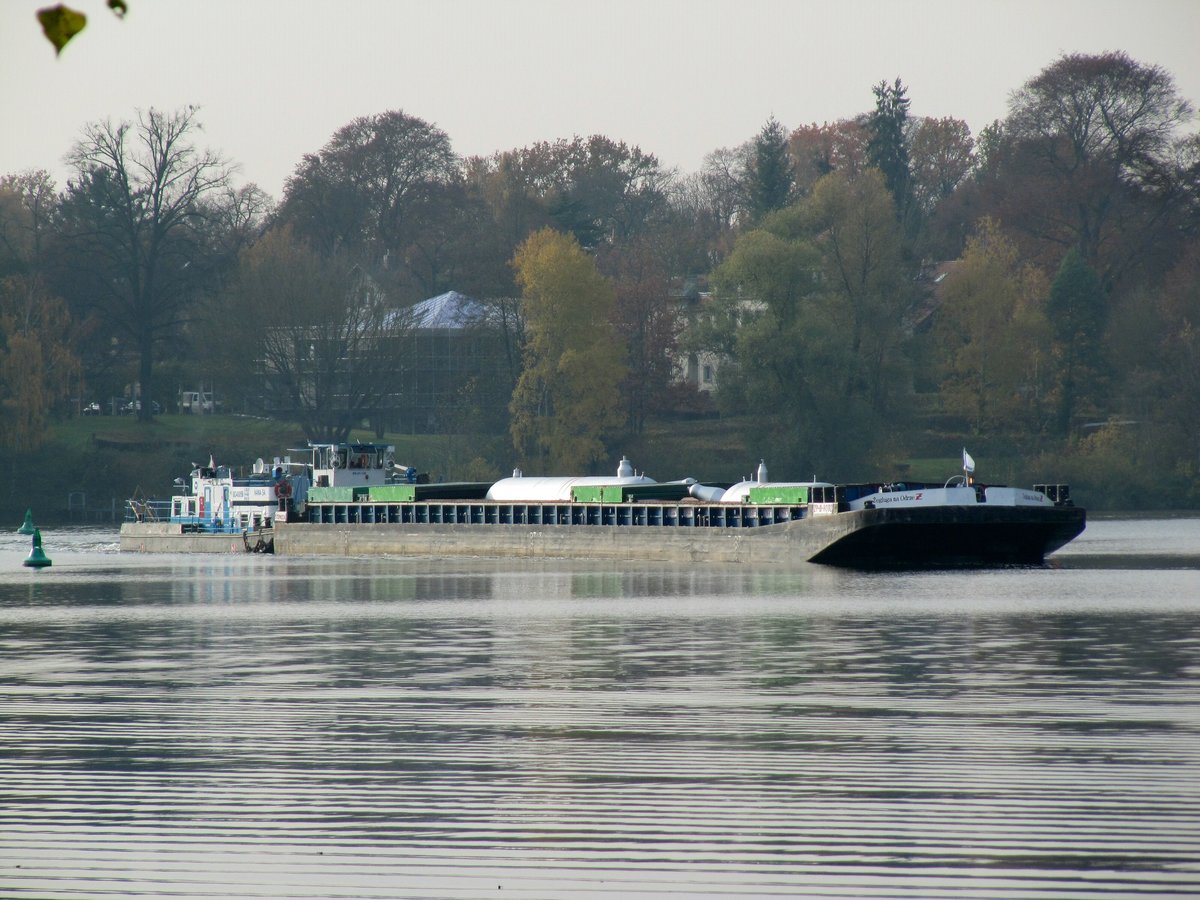 Schubverband mit GSL ZP-O-8002 (24300007) & SB Nawa S4 (08348056) am 10.11.2016 im Griebnitzsee auf Bergfahrt.