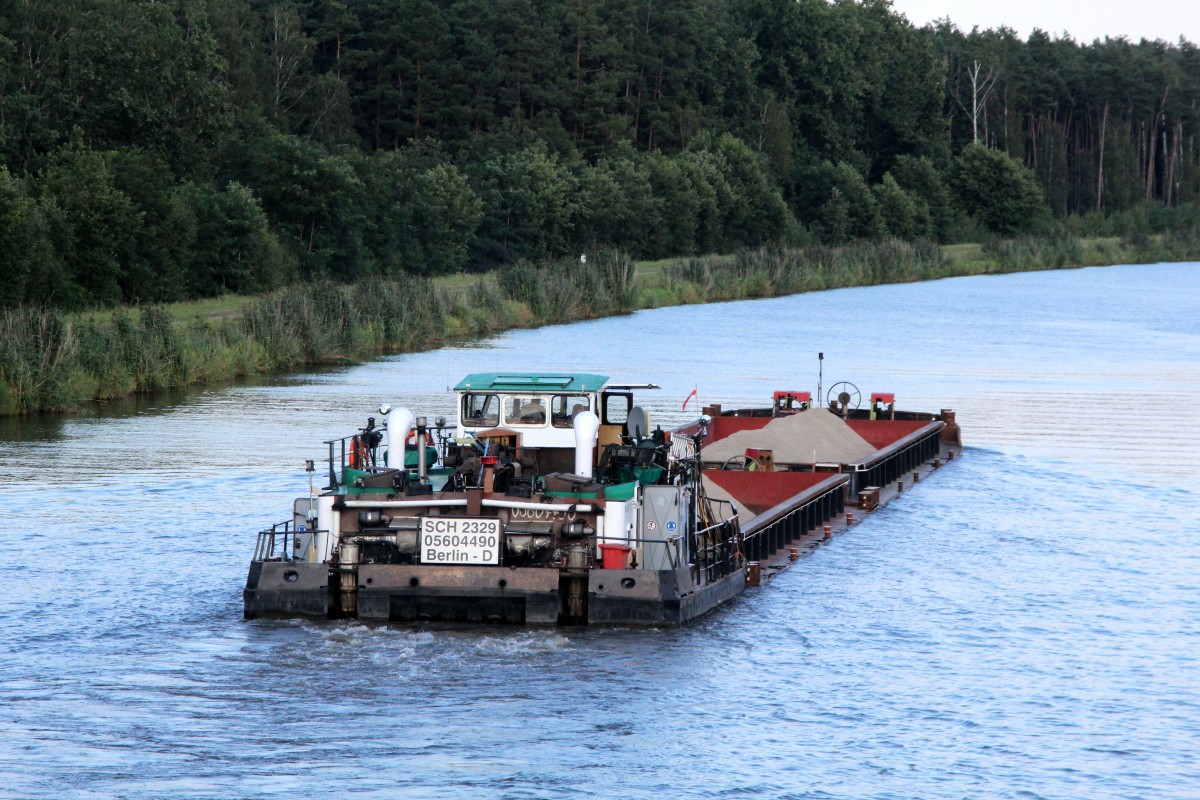 Schubverband mit SB 2329 (05604490 , 14 x 8,16m) und 2 je 32,50m langen SLern am 04.09.2015 im EHK zw. Kade Schleuse und Schleuse Wusterwitz. 