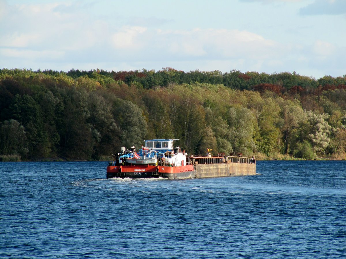 Schubverband mit SB Bizon-0-165 (08355141) am 24.10.2018 im Jungfernsee / UHW auf Bergfahrt.