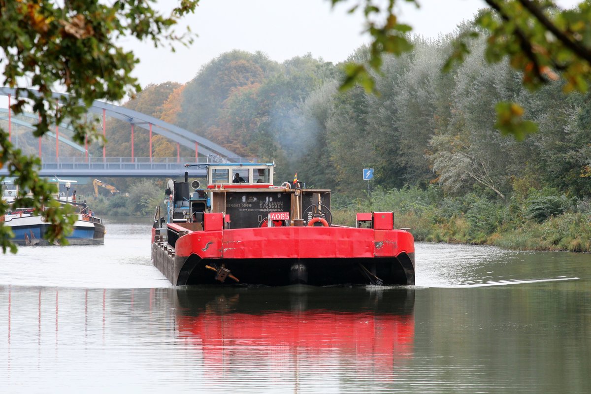 Schubverband mit SB Bizon-B-06 (08355073) und dem SL 4065 am 20.10.2016 auf der Unteren-Havel-Wasserstrasse zw. Marquardt und Schlänitzsee auf Talfahrt. Der Verband hatte gerade eine Wasserbaustelle passiert.