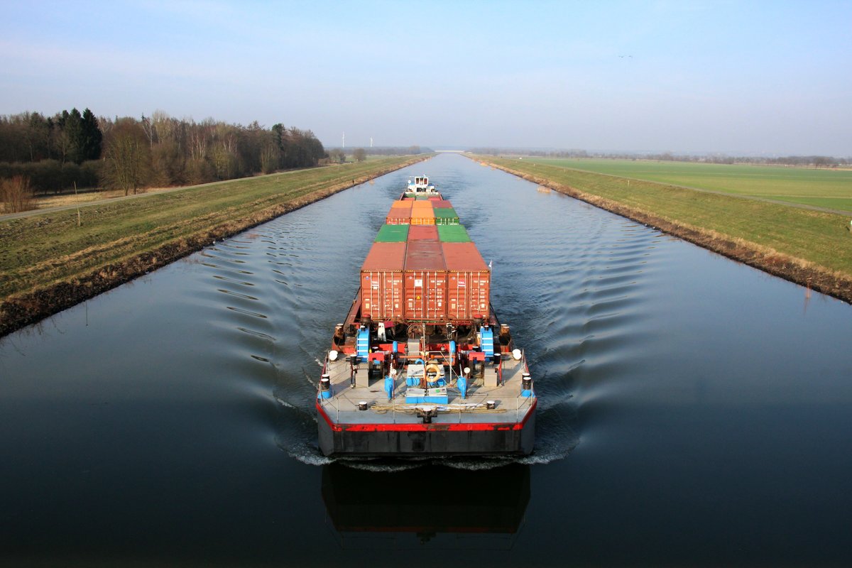 Schubverband mit SB SCH 2407 (05602680) , Gesamtlänge : 155,96m , im Elbe-Seiten-Kanal (ESK) auf Bergfahrt zw. Artlenburg und Scharnebeck. 08.02.2018