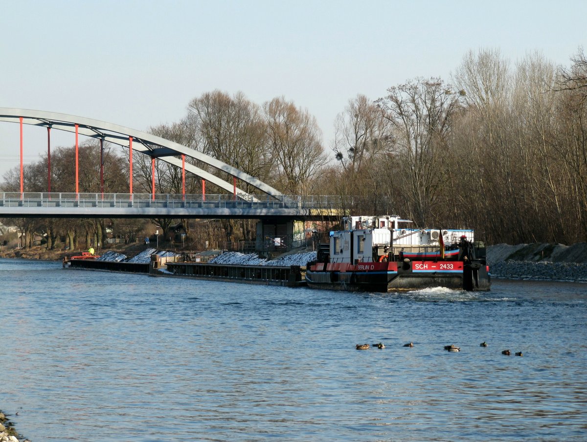 Schubverband mit SB SCH 2433 (05502260) am 28.02.2018 im Sacrow-Paretzer-Kanal Höhe Marquardt auf Bergfahrt nach Berlin. 