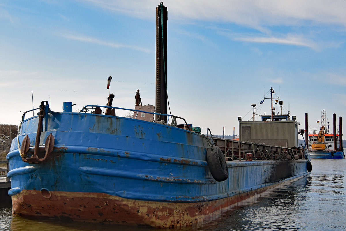 Schute EH II am 30.3.2018 im Hafen von Niendorf / Ostsee