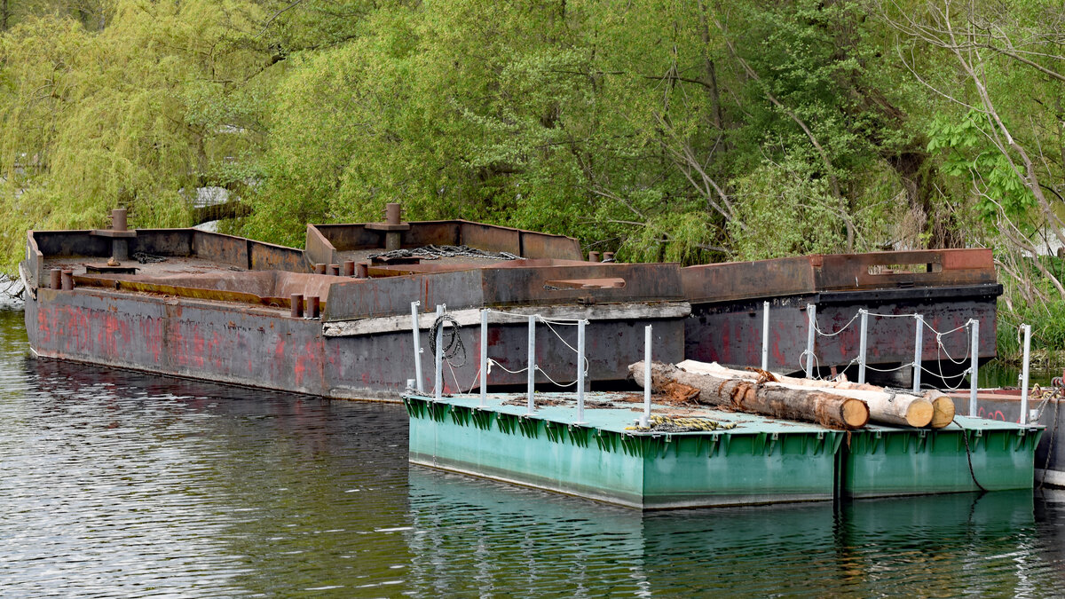 Schuten auf der Wakenitz unweit Lübeck. Aufnahme vom 18.5.2021