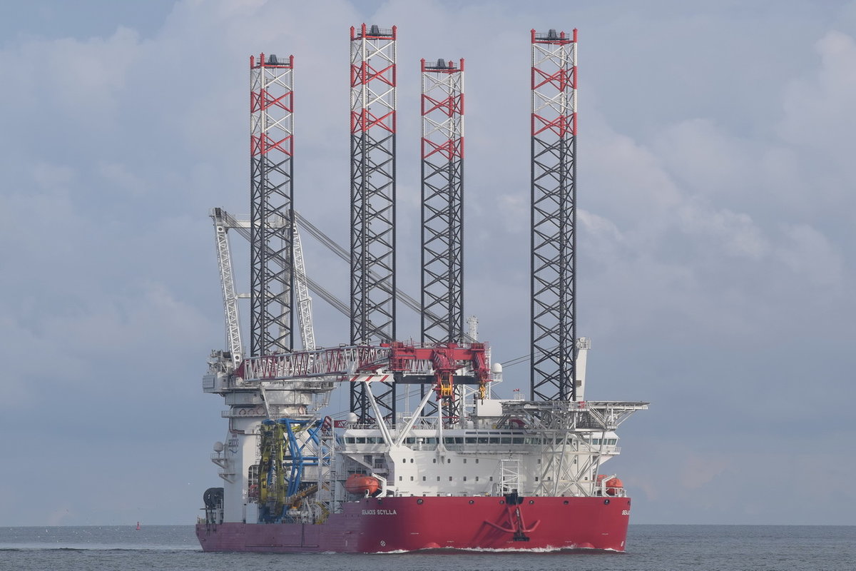 SEAJACKS SCYLLA ,  Offshore Supply Ship , IMO 9698939 , Baujahr 2015 , 139m × 50m , am 07.09.2018 bei der Alten Liebe Cuxhaven 