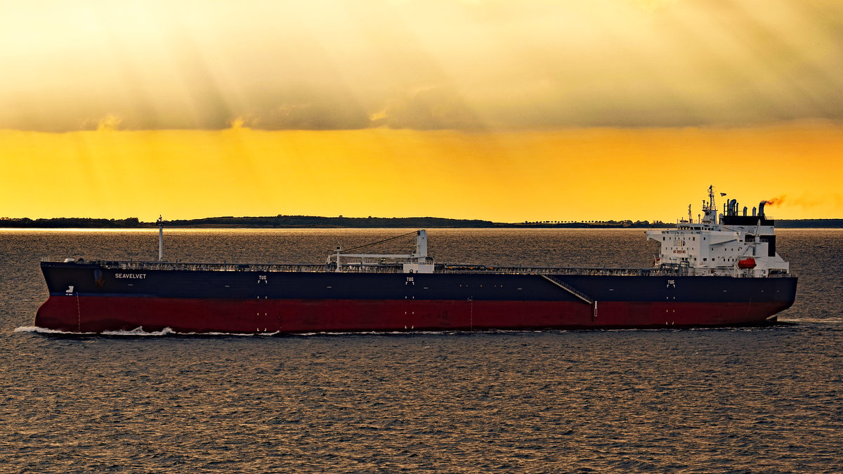 SEAVELVET (IMO: 9843211) im Licht der untergehenden Sonne. Ostsee, 21.08.2020