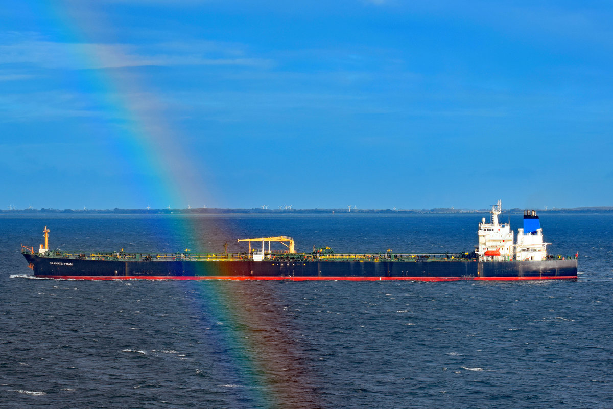 SEAWAYS FRAN im Regenbogen. Ostsee, 03.10.2017.
10.2 kn, Baujahr 2001, IMO 9213313, 250m Länge, 44m Breite, MMSI 538001577