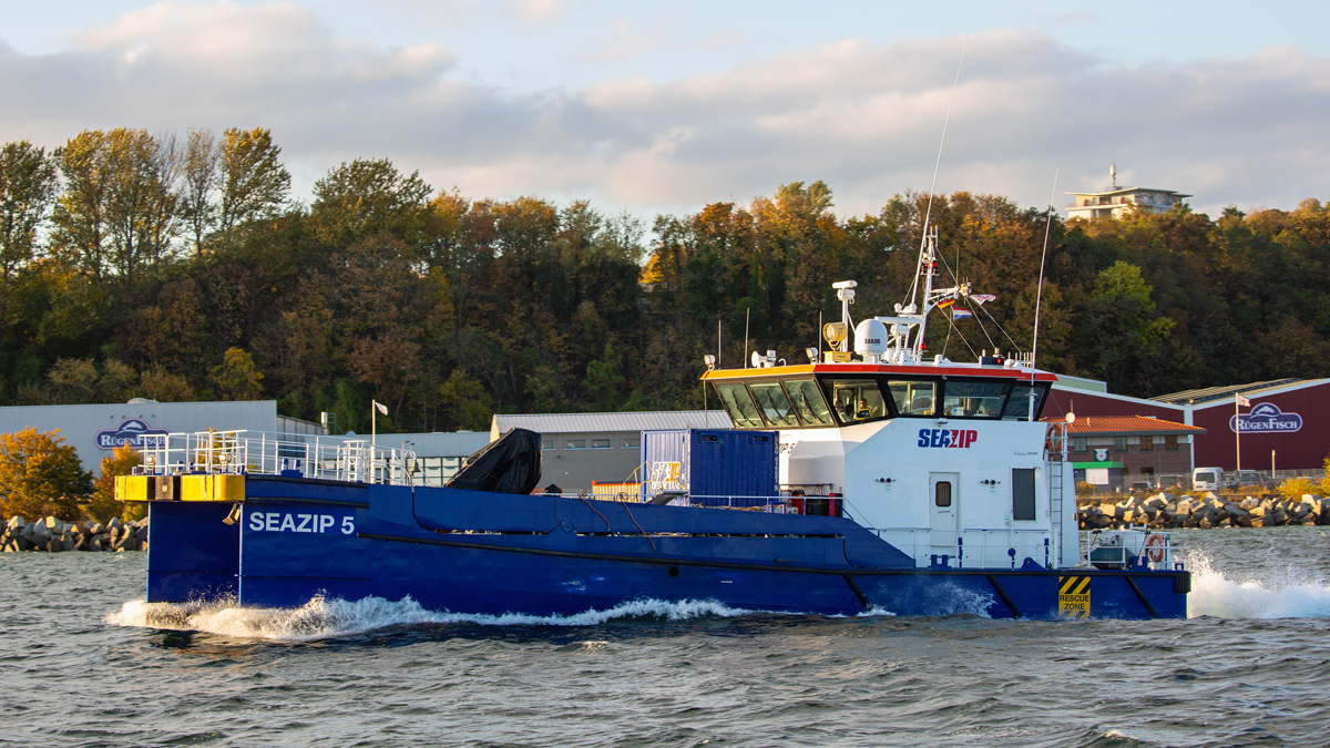 SEAZIP 5 (IMO 9797711) auslaufend im Sassnitzer Hafen.- 24.10.2021

