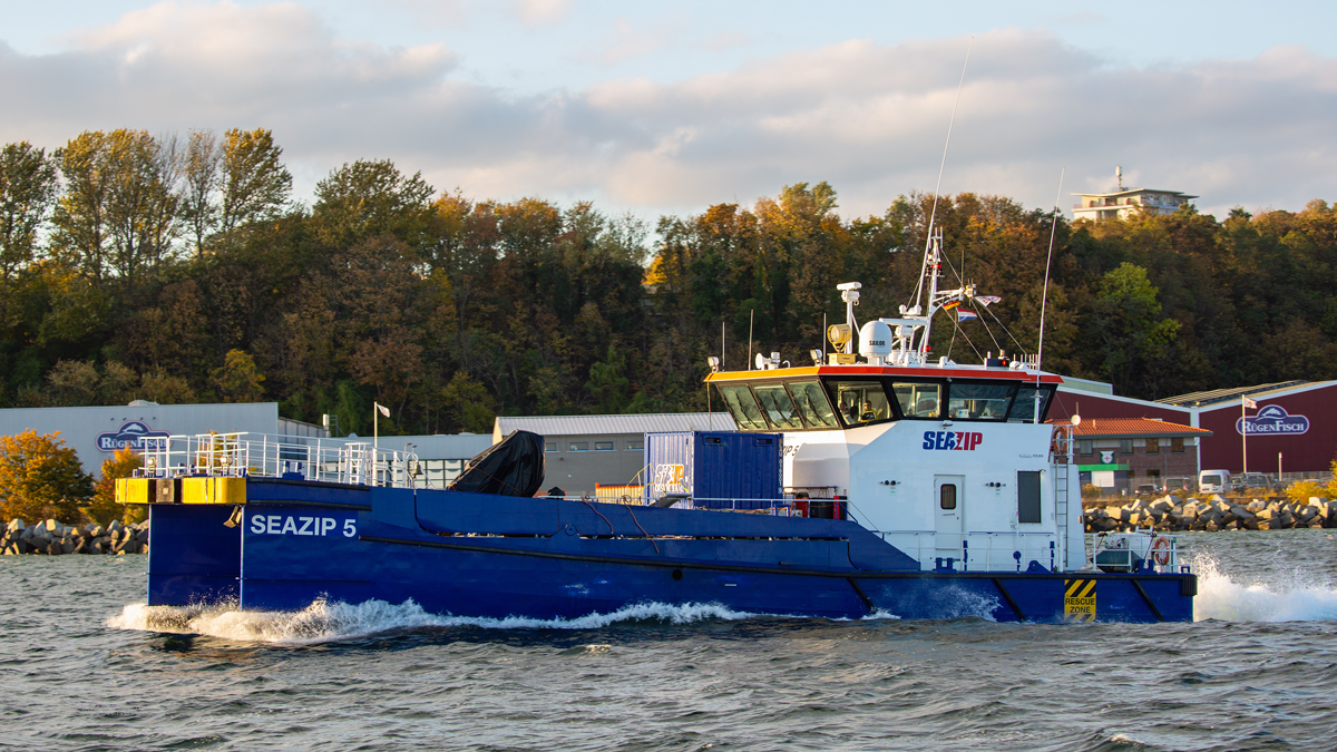 SEAZIP 5 (IMO 9797711) auslaufend im Sassnitzer Hafen.- 24.10.2021
