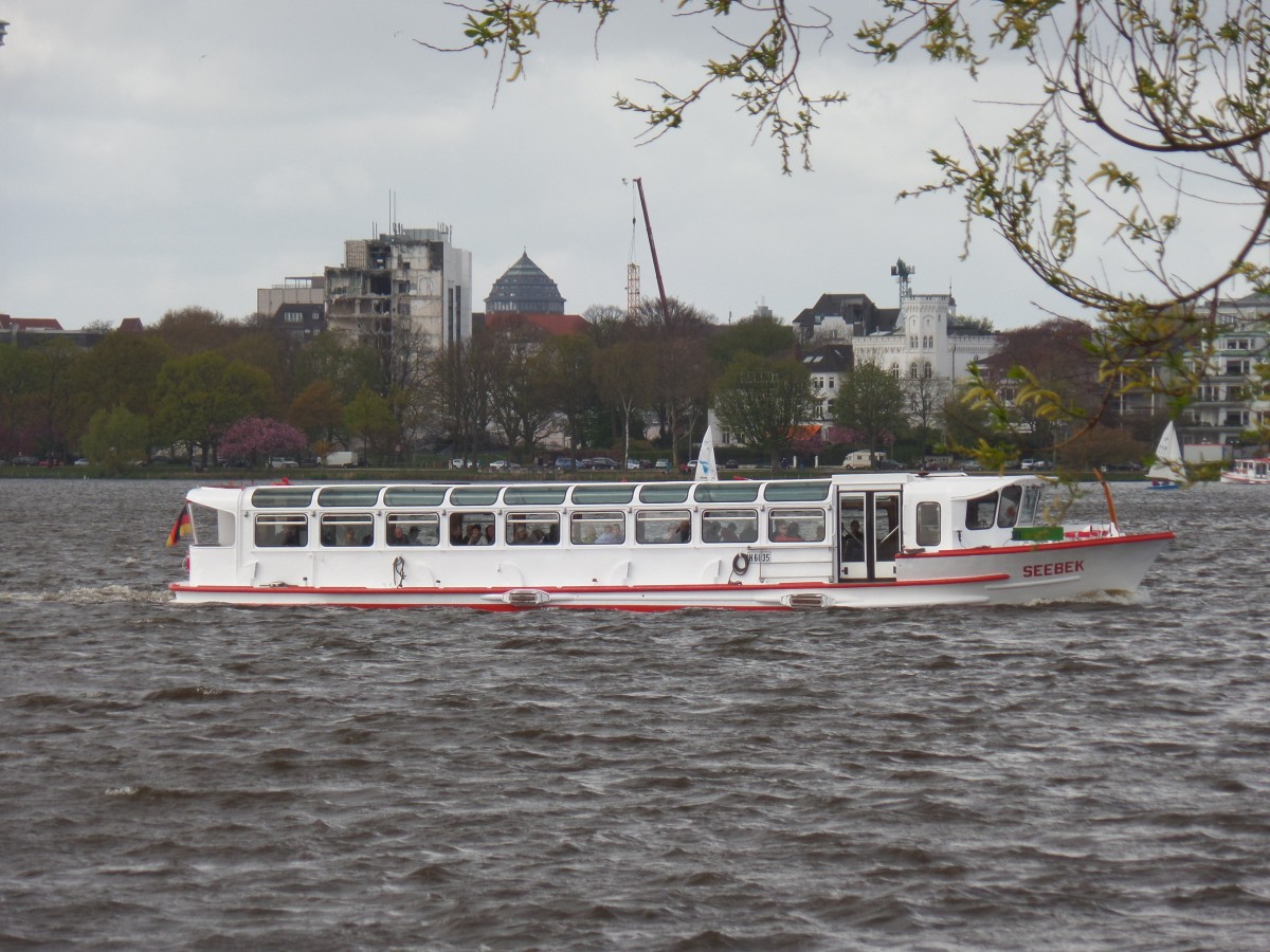 SEEBEK am 13.4.2014, Hamburg, Außenalster /
Alsterschiff / Lüa 21,85 m, B 5,12 m / 1 Mercedes-Benz-Diesel, 124 PS / 260 Pass / 1959 bei Scheepswerft Neerlandia, Hillegom, NL / 1964 Umbau Ruderstand, Panoramafenster in blendfrei / 1981 neuer Motor DAF-Diesel 6 Zyl.., 74 kW, Tg 1,51 m, 148 Pass. /
