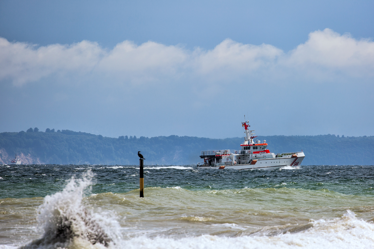 Seenotrettungskreutzer HARRO KOEBKE vor Sassnitz. - 22.07.2017
