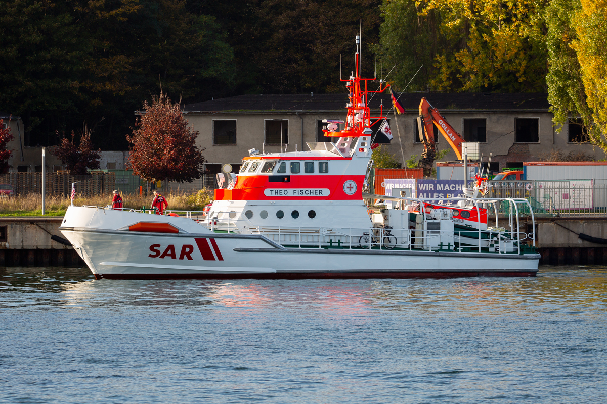 Seenotrettungskreuzer THEO FISCHER beim Anlegemanöver im Hafen von Sassnitz. - 14.10.2019
