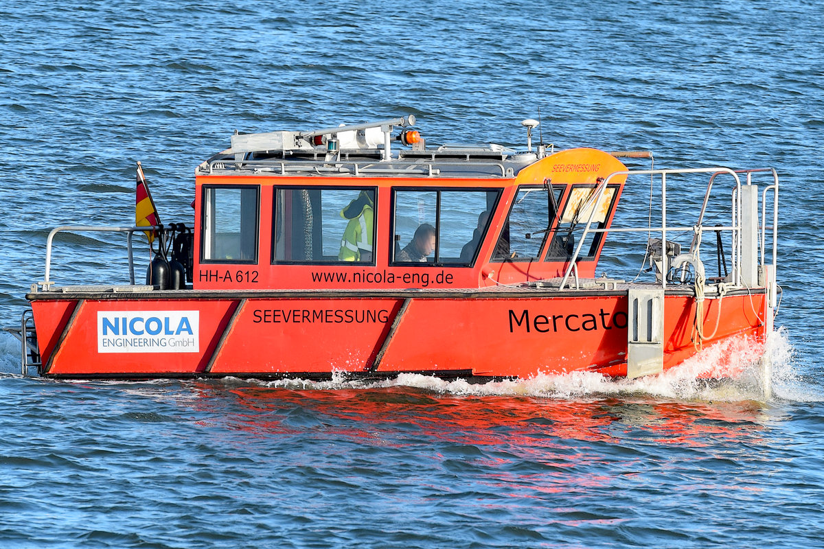 Seevermessungsboot MERCATOR HH-A 612 am 05.02.2020 auf der Trave unweit Lübeck-Travemünde