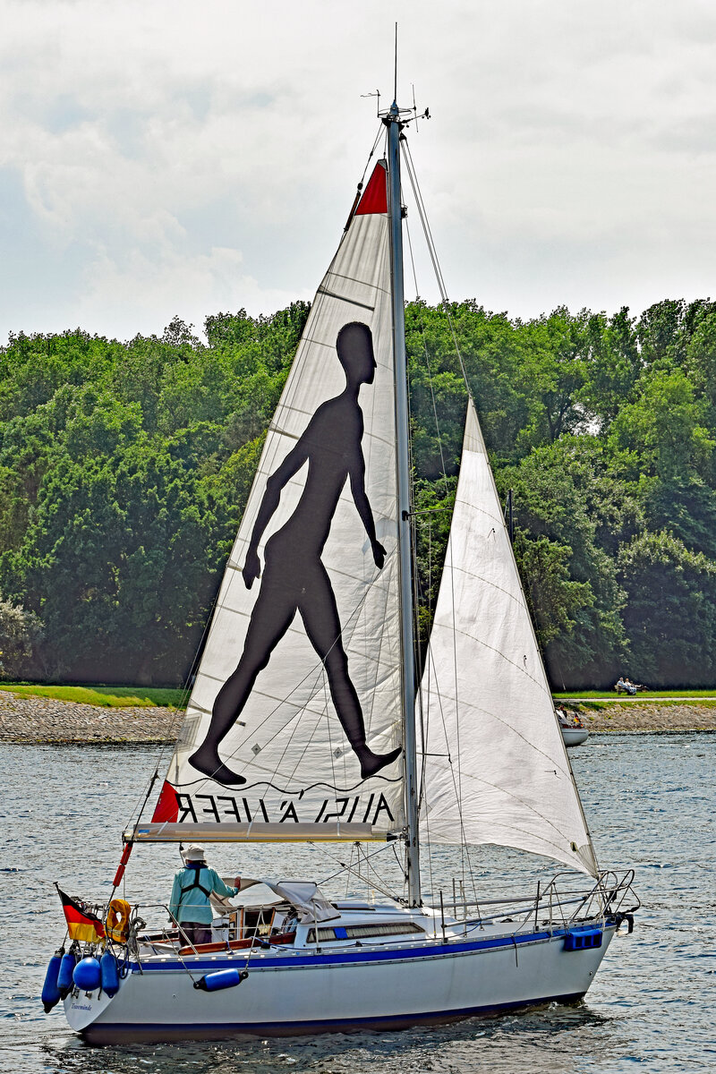 Segelboot am 11.07.2021 im Hafen von Lübeck-Travemünde