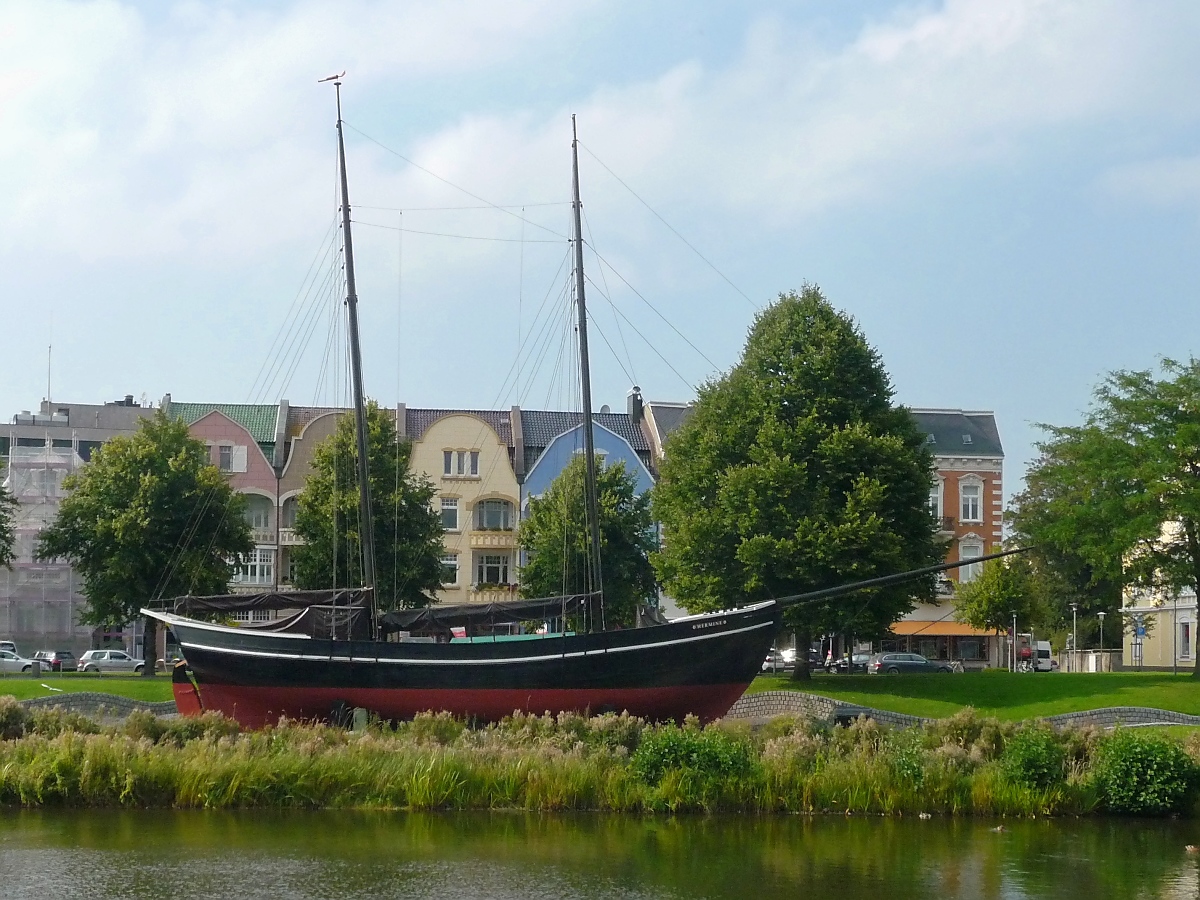 Segelschiff  Hermine  in Cuxhaven, 10.9.2015