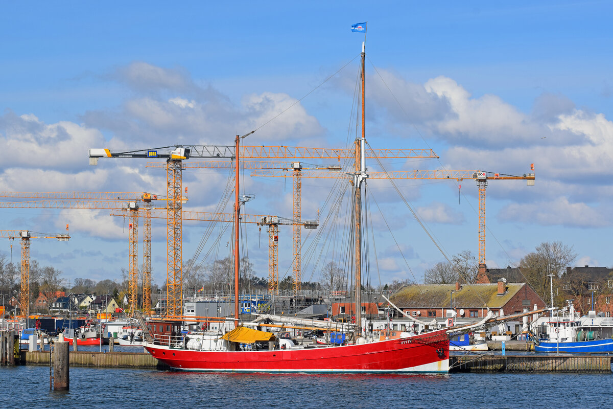 Segelschiff RYVAR (IMO 5346540) am 02.04.2022 in Lübeck-Travemünde