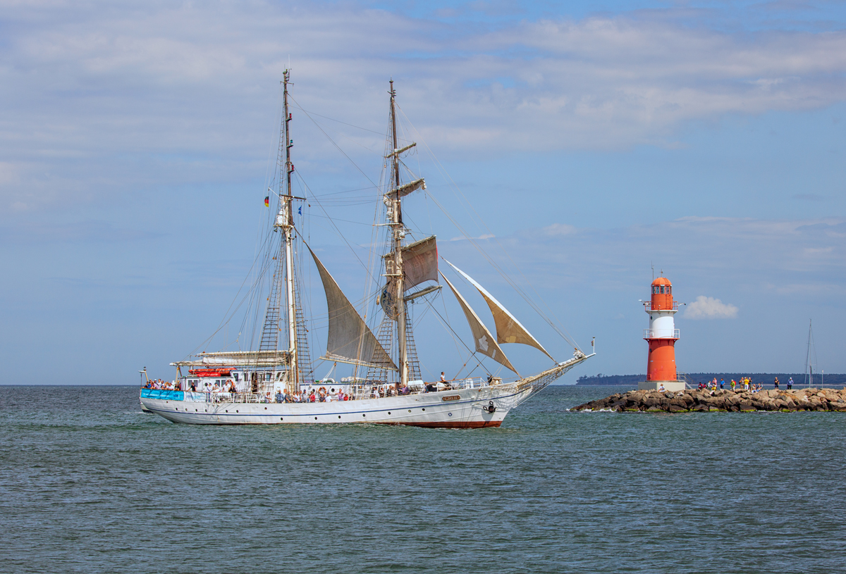 Segelschulschiff GREIF an der Ostmole in Warnemünde. - 10.08.2019
