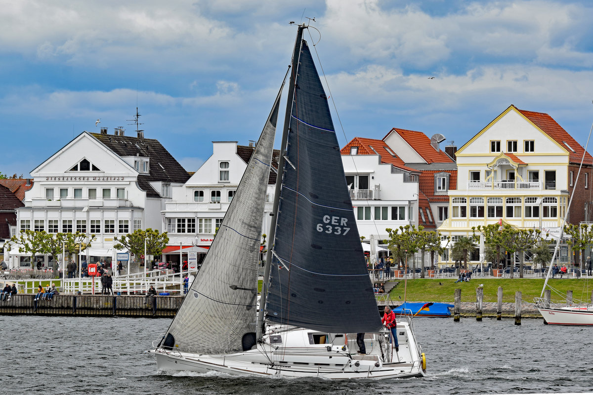 Segelyacht JACARANDA am 16.05.2020 im Hafen von Lübeck-Travemünde.