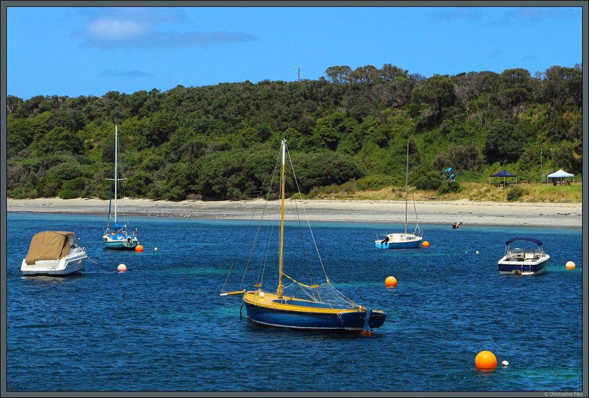 Segelyachten und Motorboote im Hafen von Flinders, Australien. (31.12.2019)