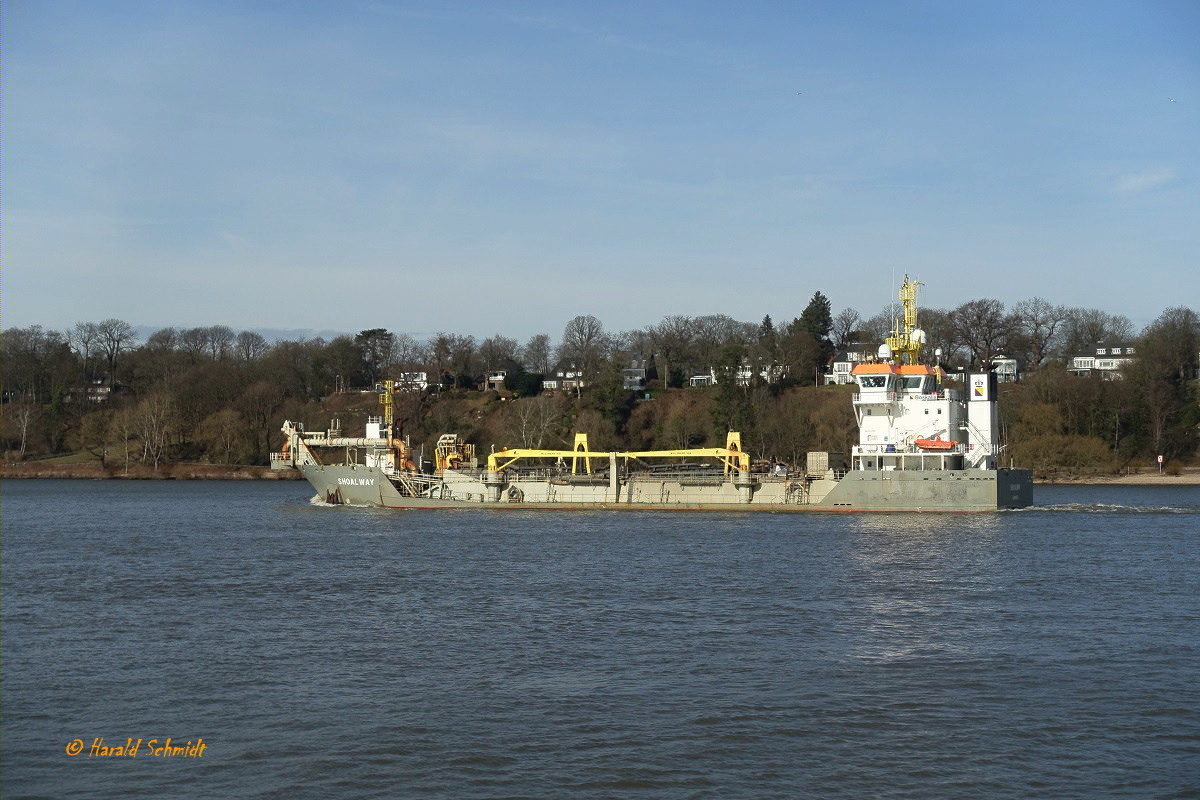 SHOALWAY (IMO 9556337) am 22.2.2021, Hamburg, Elbe Höhe Finkenwerder /

Saugbagger / BRZ 4.088 / Lüa 90 m, B 20 m, Tg 3,8 m / 2010 bei Intervak Scheepswerft, Harlingen, NL / Eigner + Manager: Royal Boskalis Westminster, Papendrecht, NL / Flagge: Zypern, Heimathafen: Limassol /
