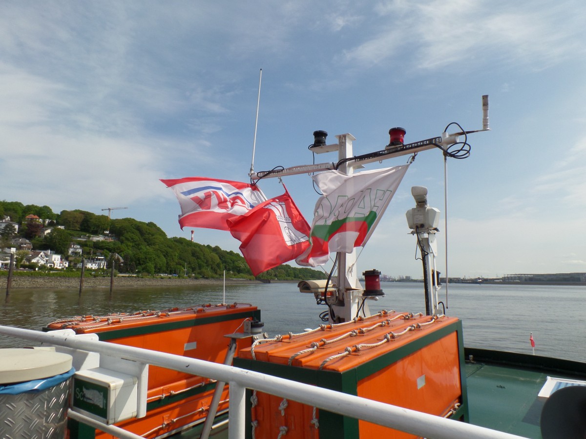 Signalmast der HADAG-Fähre FINKENWERDER am 1.5.2014, Hamburg, Elbe Höhe Blankenese