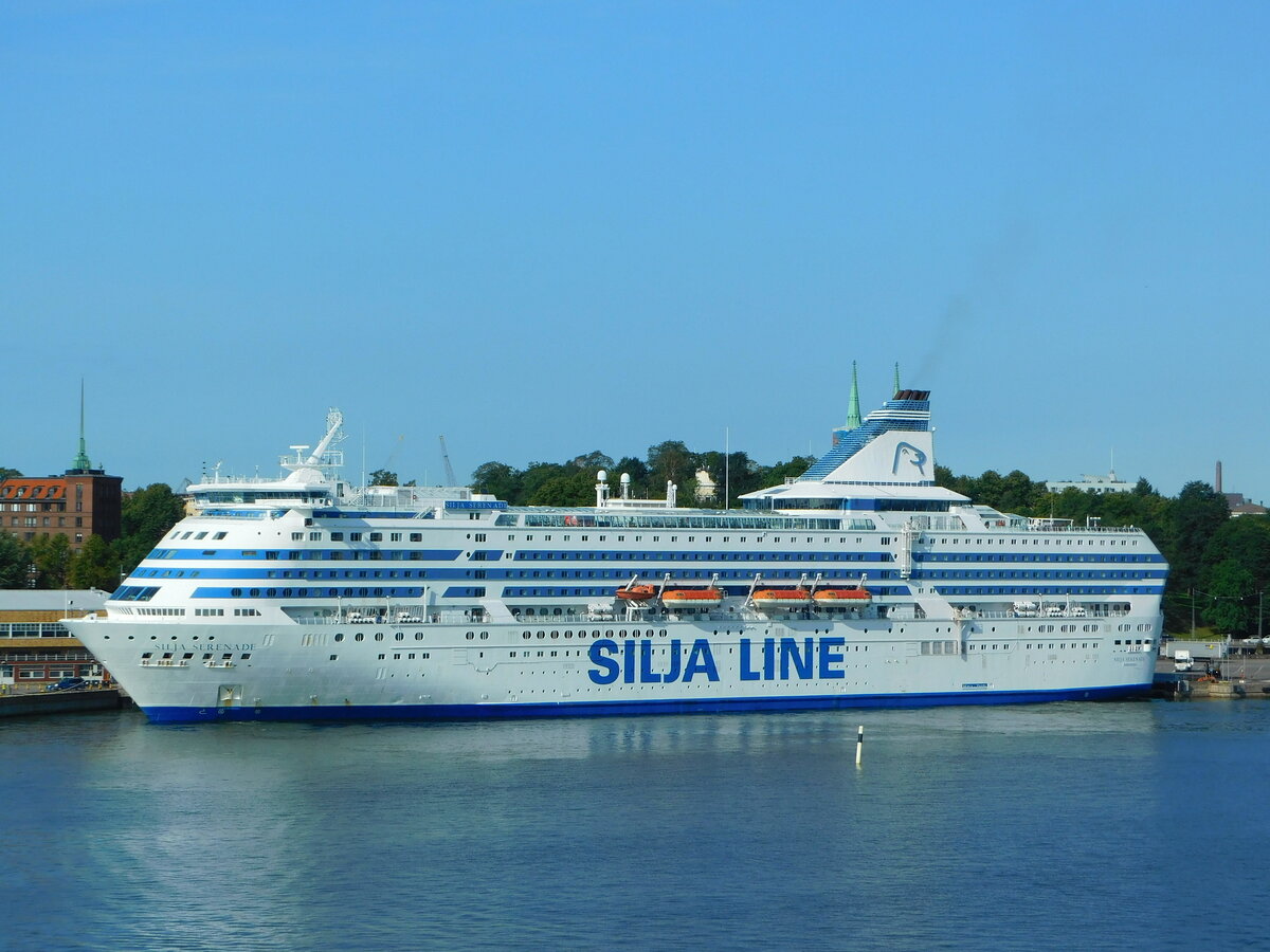 SILJA SERENADE, Silja Line, Helsinki Südhafen, 11.08.21 von Bord der Gabriella aus gesehen