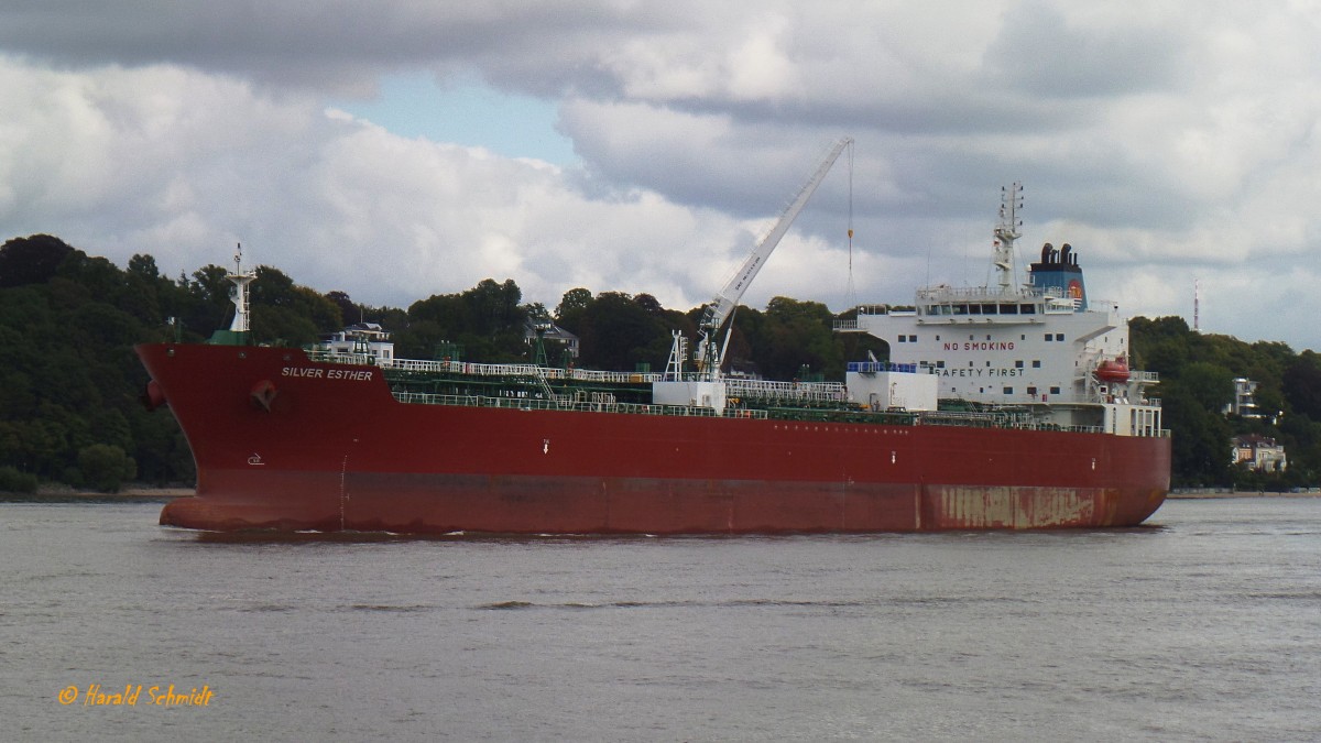 SILVER ESTHER (IMO 9683336) am 8.9.2015, Hamburg auslaufend, Elbe Höhe Övelgönne / 

Doppelhüllen Chemikalien- und Produkten-Tanker / BRZ 29.460 / Lüa 183 m, B 32 m, Tg 11 m / 1 Diesel, 8.890 kW (12.000 PS) / gebaut 2014 bei Hyundai Mipo Dockyard, Ulsan, Süd-Korea  / Flagge + Heimathafen: Panama /
