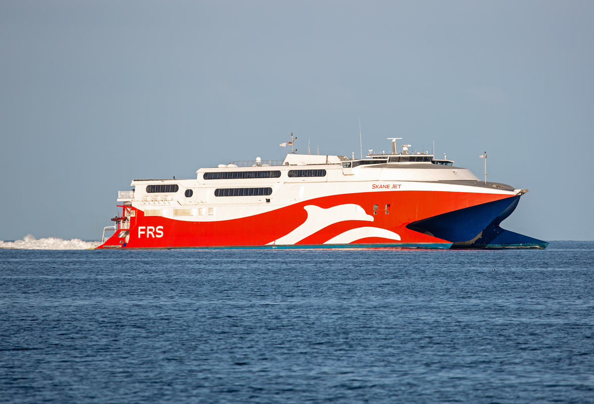 SKANE JET (IMO 9176060) der FRS vor dem Nationalpark Jasmund mit gedrosselter Geschwindigkeit von cca. 15,00 kn. - 14.09.2021
