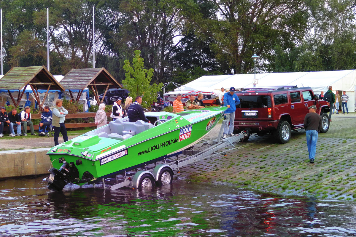 Slippen von Speedbooten in der Lagunenstadt Ueckermnde. - 11.09.2011